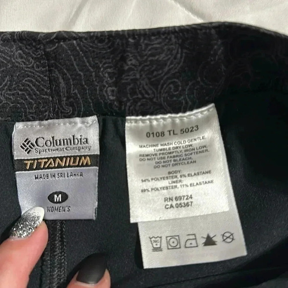 Columbia titanium black printed skort size medium - Picture 3 of 7
